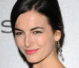 Camilla Belle était aussi originale qu'élégante dans une robe asymétrique signée Valentino lors du gala de charité The Art of Elysium's le 16 janvier 2010 à Los Angeles 