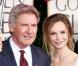 Au côté de sa compagne Calista Flockhart, Harrison Ford est un homme comblé... et ça se voit ! Dans sa robe signée Alberta Ferretti, l'héroïne de Brothers and Sisters était d'une classe folle lors de la cérémonie des Golden Globes le 17 janvier 2010 