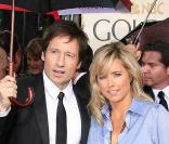 Après avoir surmonté une période plutôt difficile, David Duchovny et sa sublime épouse Téa Leoni reviennent plus amoureux que jamais lors de la cérémonie des Golden Globes le 17 janvier 2010 à Los Angeles