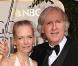 Avatar ayant reçu le Golden Globe du meilleur film, mais aussi celui du meilleur réalisateur, James Cameron était aux anges au côté de son épouse Suzy Amis lors de la cérémonie des Golden Globes le 17 janvier 2010 à Los Angeles