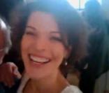 Milla Jovovich pendant le shooting Ann Taylor