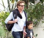 Simon Baker, à Santa Monica, accompagne son petit Harry à l'école. Janvier 2009