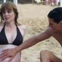 Regardez Isabelle Carré, enceinte, et le troublant Louis-Ronan Choisy dévoiler leur refuge... Un duo captivant !