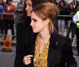 Emma Watson en total look Burberry