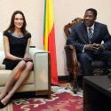 Carla Bruni : Au Bénin, elle a misé... sur ses vieux classiques !