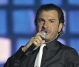 Michaël Youn apparait en tant que figurant dans le dernier clip de Kenza Farah,  Là où tu vas  !