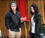 Vanessa Hudgens et Zac Efron partagent un déjeuner avec Brittany Snow et Ryan Rottman.