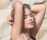 Doutzen Kroes en plein shooting sur la plage de Shell à Saint Barthelemy