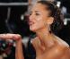 Noémie Lenoir se révèle senuelle à souhait dans le nouveau clip d'Usher