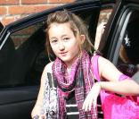 Miley Cyrus, accompagnée de sa petite soeur Noah, 10 ans, se rend dans un studio d'enregistrement, le samedi 30 janvier.