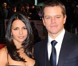 Matt Damon et sa femme Luciana Barroso à l'occasion de l'avant-première britannique d' Invictus , à l'Odeon de Leicester Square, à Londres, le 31 janvier 2010.