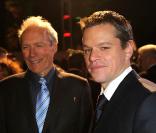 Clint Eastwood et Matt Damon à l'occasion de l'avant-première britannique d' Invictus , à l'Odeon de Leicester Square, à Londres, le 31 janvier 2010.