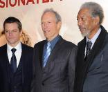 Matt Damon, Clint Eastwood et Morgan Freeman à l'occasion de l'avant-première britannique d' Invictus , à l'Odeon de Leicester Square, à Londres, le 31 janvier 2010.