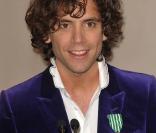 L'initiative Helping Haïti-Everybody Hurts pilotée par Simon Cowell a rassemblé 21 stars, dont Mika 