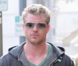 Eric Dane se promène dans Beverly Hills après être allé chez le médecin le 2 février 2010