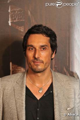 Vincent Elbaz commencera bientôt le tournage de  L'assaut. 