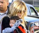 Heidi Klum et sa fille Lou Sulola sortent du club de karaté des enfants à Los Angeles