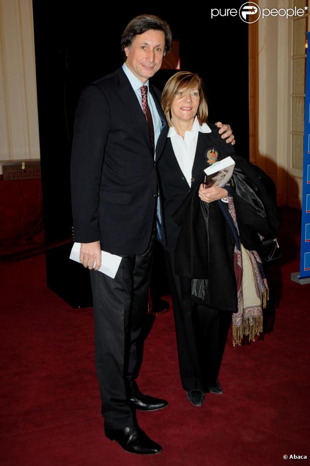 Patrick de Carolis et son épouse lors de la représentation de la pièce L'Affaire Seznec au théâtre de Paris le 3 février 2010