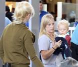 Gwen Stefani et son fils Zuma à l'aéroport de Los Angeles