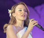 Découvrez les images bouleversantes et les voix vibrantes de Kylie Minogue, Robbie Williams, Mika...
