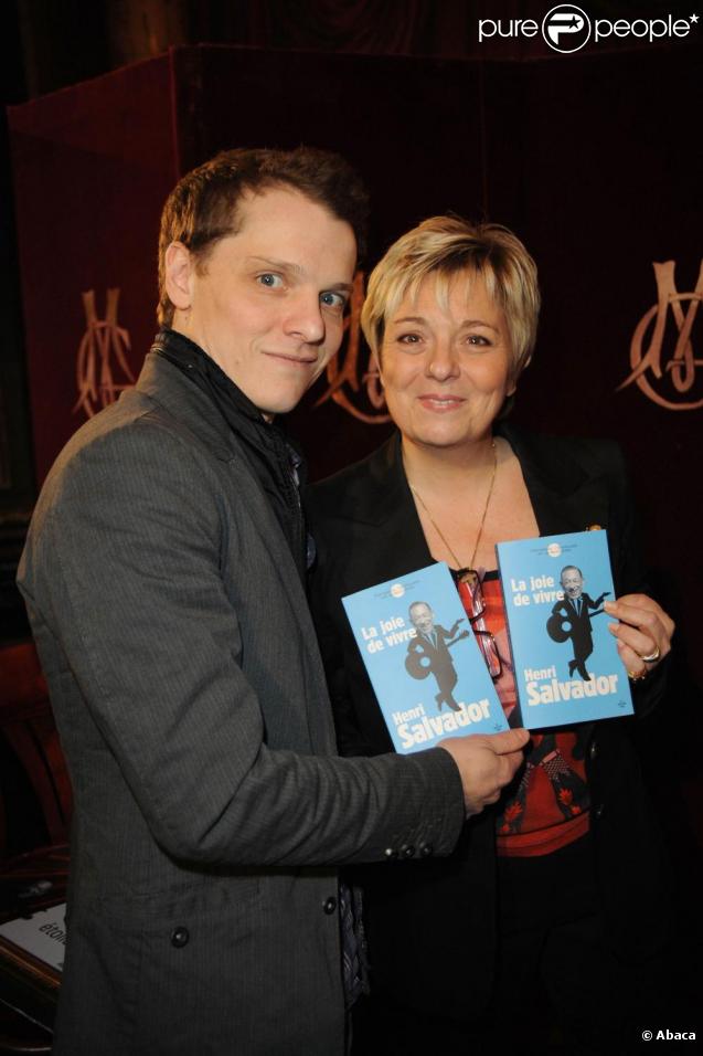 Bénabar et Catherine Salvador à la présentation du livre La Joie de Vivre d'Henri Salvador. Musée Grévin, le 8 février 2010