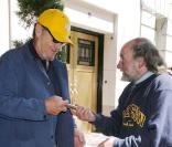 Radioman salue la star Jack Nicholson en 2004 à New York 