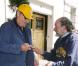 Radioman salue la star Jack Nicholson en 2004 à New York 