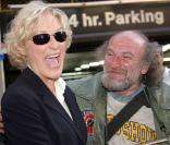 Radioman salue la star Glenn Close à New York en 2004 