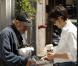Radioman salue la star Katie Holmes à New York en 2008 