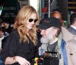 Radioman salue la star Julia Roberts en 2009 à New York 