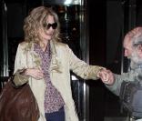 Radioman salue la star Michelle Pfeiffer en 2009 à New York 