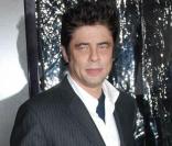 Le charismatique Benicio Del Toro à l'occasion de l'avant-première de  Wolfman , dans l'enceinte de l'ArcLight Theatre d'Hollywood, à Los Angeles, le 9 février 2010.