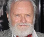 Le mythique Anthony Hopkins à l'occasion de l'avant-première de  Wolfman , dans l'enceinte de l'ArcLight Theatre d'Hollywood, à Los Angeles, le 9 février 2010.