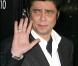 Le charismatique Benicio Del Toro à l'occasion de l'avant-première de  Wolfman , dans l'enceinte de l'ArcLight Theatre d'Hollywood, à Los Angeles, le 9 février 2010.