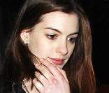 Anne Hathaway à l'occasion d'une grande soirée privée donnée dans le quartier d'Hollywood, à Los Angeles, le 9 février 2010.
