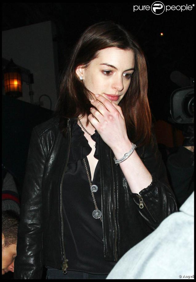 Anne Hathaway à l'occasion d'une grande soirée privée donnée dans le quartier d'Hollywood, à Los Angeles, le 9 février 2010.