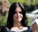 Courteney Cox sur Van Nuys à Los Angeles pour le tournage de Cougar Town le 11 février 2010 