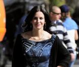 Courteney Cox sur Van Nuys à Los Angeles pour le tournage de Cougar Town le 11 février 2010 