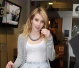 Emma Roberts arrive à la station de radio BBC à Londres le 12 février 2010