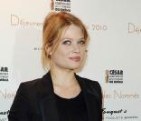 Mélanie Thierry, jolie et lookée lors du traditionnel déjeuner entre nominés aux Césars le 13 février 2010 au Fouquet's à Paris
