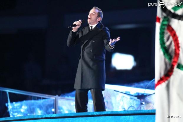 Garou chante lors de la cérémonie d'ouverture des Jeux Olympiques de Vancouver le 12 février 2010