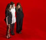 Amanda Peet entourée de Rebecca Hall et Nicole Holofcener à l\'occasion de la présentation de <i>Please Give</i>, lors de la 60e Berlinale, à Berlin, le 16 février 2010.