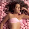 Regardez la superbe Ana Ivanovic se mettre à nu... et prise au piège dans les filets de la mode !