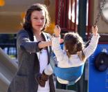 Milla Jovovich et sa fille Ever à Beverly Hills, le 22 février 2010