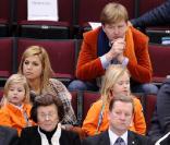 Maxima des Pays-Bas, Willem-Alexander et leurs trois fillettes sont à Vancouver pour les Jeux Olympiques d'hiver. Le 23 février, ils assistaient au programme court du patinage féminin