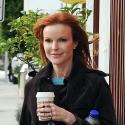 Marcia Cross : Loin de son homme... elle tente de garder le sourire !