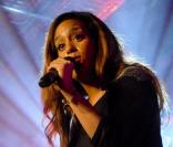 Amel Bent en concert au Studio SFR le 23 février 2010.