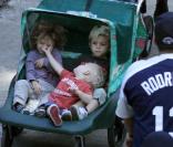 Gwen Stefani, son mari et ses enfants (28 février 2010 au zoo de Los Angeles)