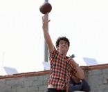 Nick et Kevin, du groupe Jonas Brothers, sur le tournage de leur série  JONAS , pour Disney Channel, lundi 1er mars.