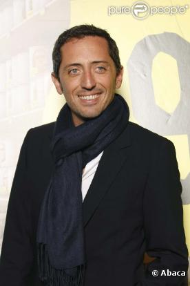 Gad Elmaleh, victime d'un petit incident technique sur scène, a su tirer la situation à son avantage, à Paris le 3 mars 2010 !